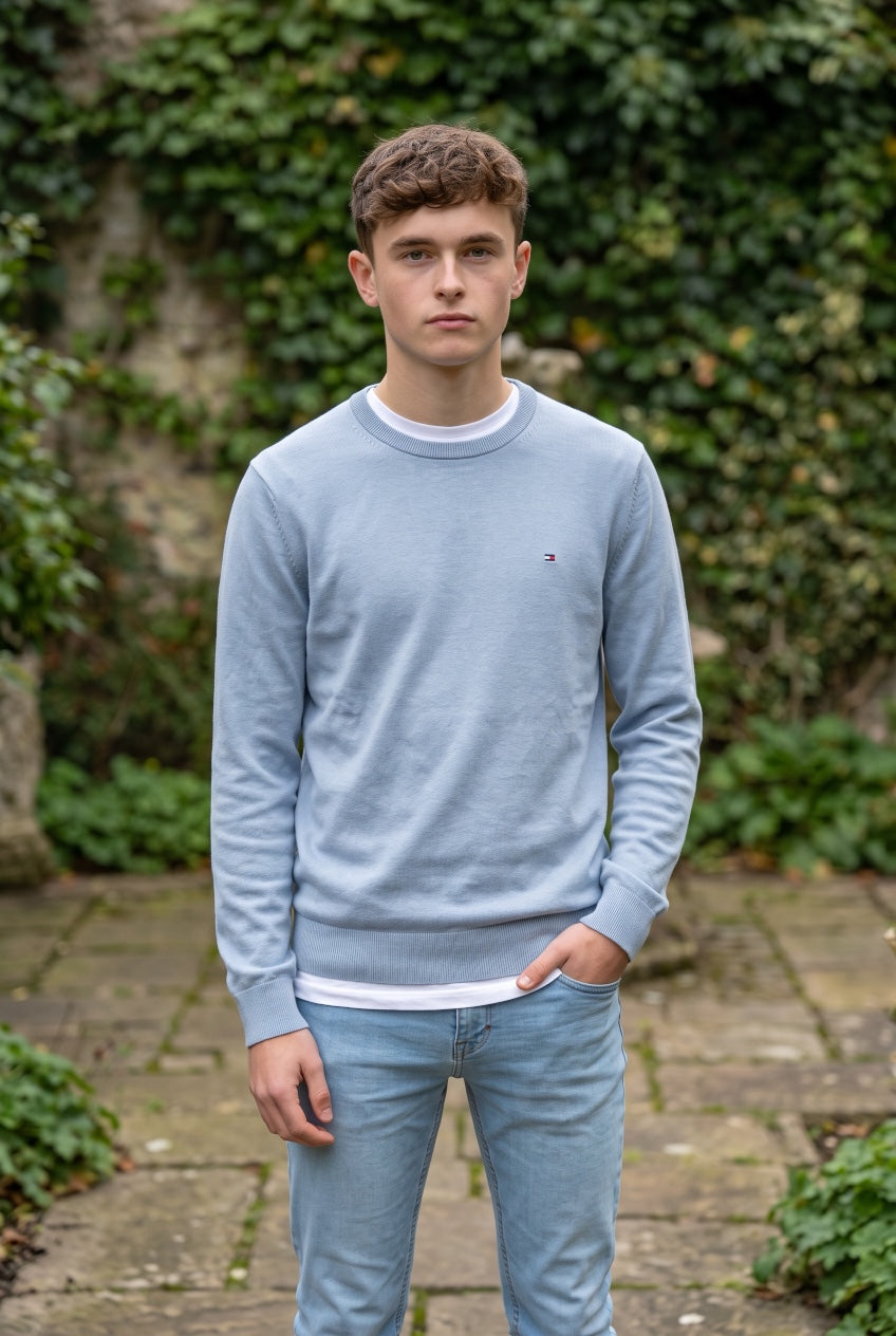 Light blue crew neck cashmere sweater with small chest logo, ribbed cuffs and hem