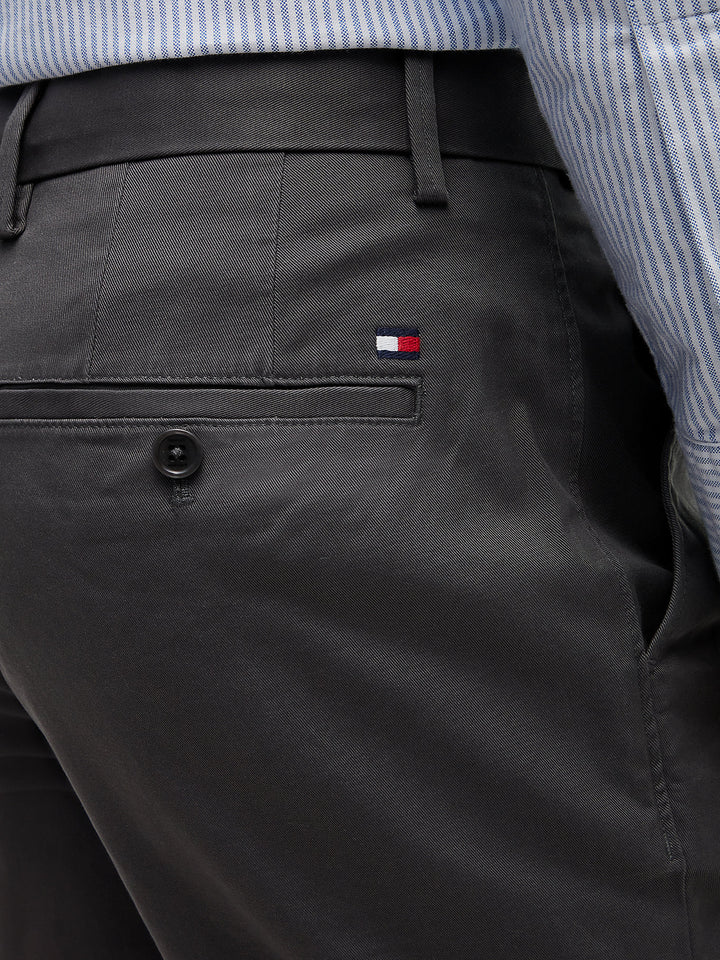 TOMMY HILFIGER CORE 1985 DENTON CHARCOAL CHINO