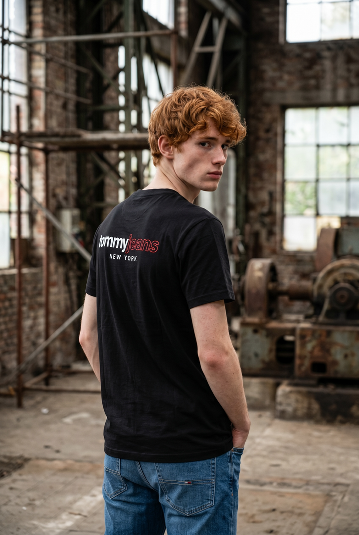 TOMMY JEANS DNA BLACK TEE