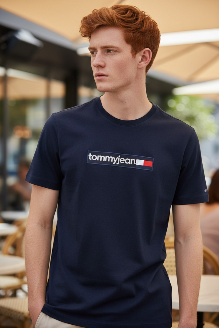TOMMY JEANS DNA NAVY TEE