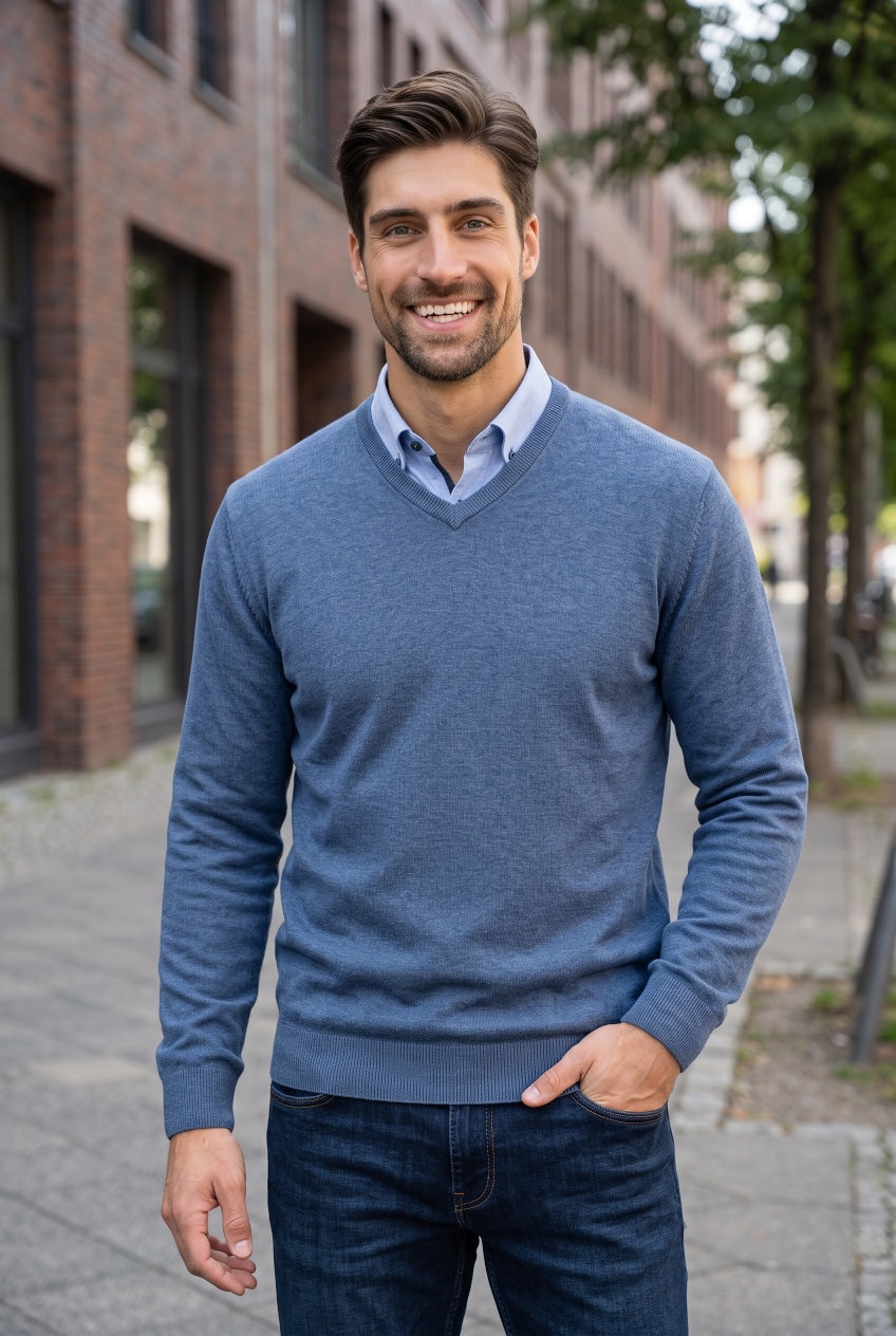Indigo V-neck knit sweater with long sleeves and ribbed cuffs, men's