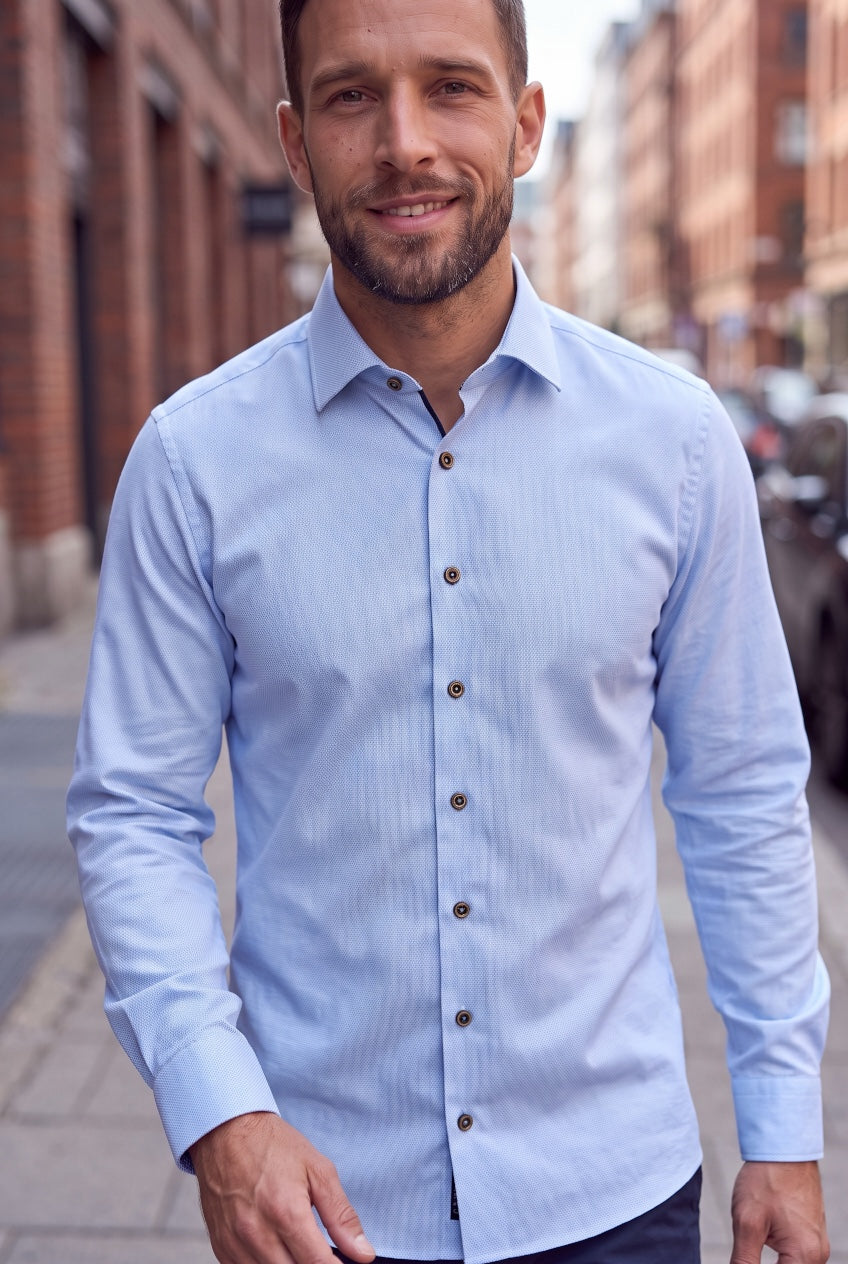 BUGATTI Oxford blue button-up shirt with long sleeves, buttoned front and collar